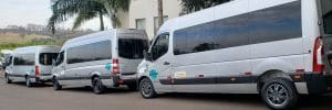 Fila de van estacionadas