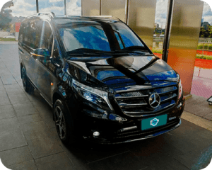 Mini van preta Mercedes