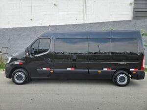 van estacionada em rua