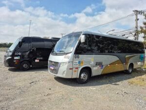 Ônibus estacionados