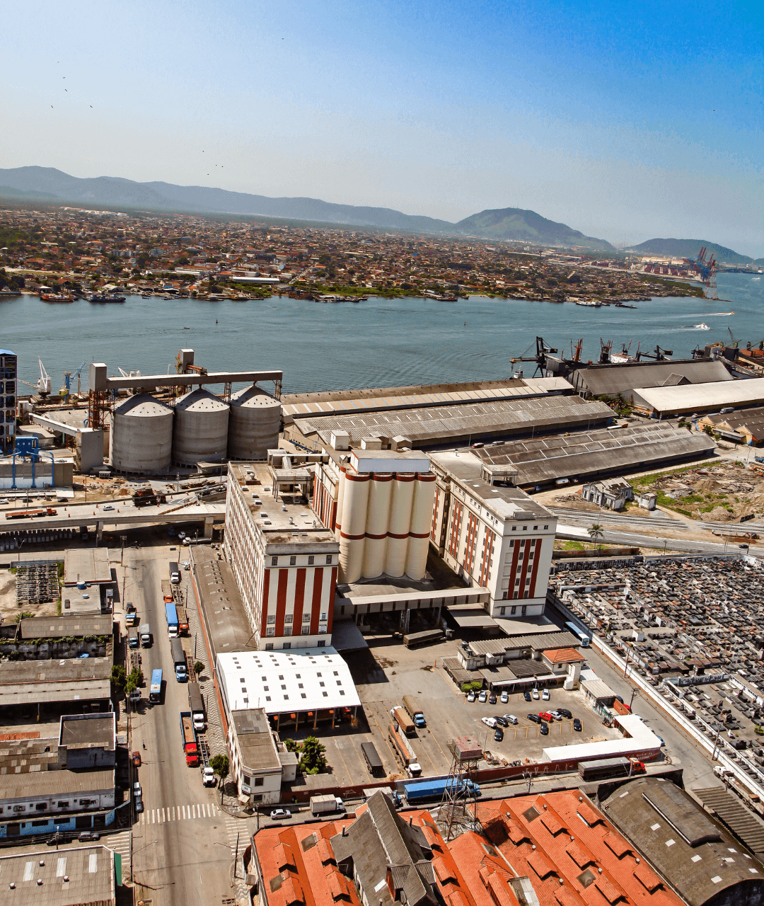 Vista aérea do Porto de Santos SP